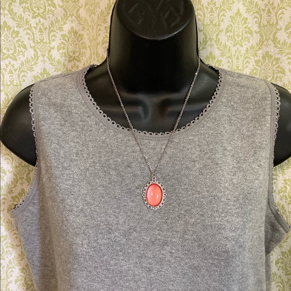 Peachy Keen hand-painted pendant - Picture 3 of 9